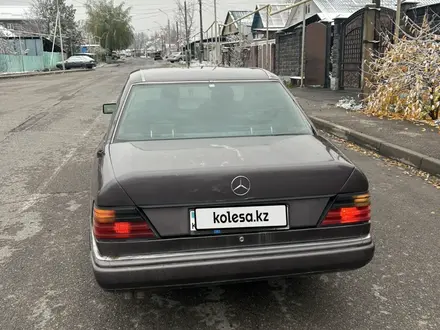 Mercedes-Benz E 260 1991 года за 1 200 000 тг. в Алматы – фото 3