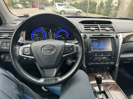 Toyota Camry 2015 года за 13 200 000 тг. в Алматы – фото 11