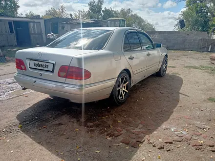 Mercedes-Benz E 230 1995 года за 2 000 000 тг. в Астана