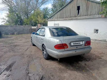 Mercedes-Benz E 230 1995 года за 2 000 000 тг. в Астана – фото 4
