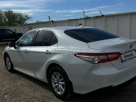 Toyota Camry 2020 года за 13 000 000 тг. в Семей – фото 2