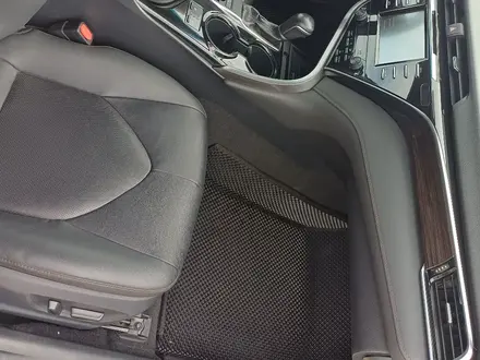 Toyota Camry 2020 года за 13 000 000 тг. в Семей – фото 5