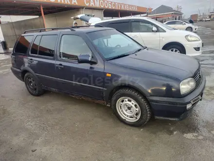 Volkswagen Golf 1994 года за 1 500 000 тг. в Атырау – фото 2