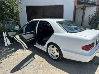 Mercedes-Benz E 55 AMG
