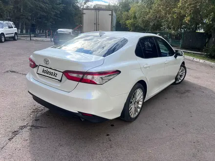 Toyota Camry 2021 года за 13 800 000 тг. в Астана – фото 2