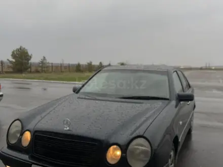 Mercedes-Benz E 240 1998 года за 2 650 000 тг. в Талдыкорган – фото 2