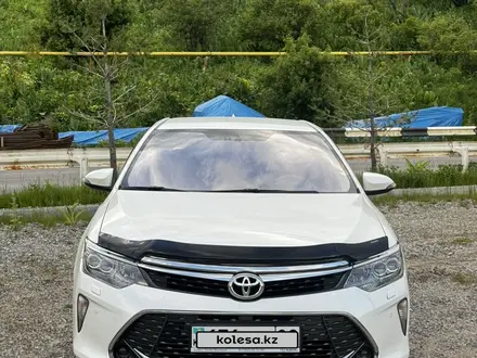Toyota Camry 2017 года за 13 500 000 тг. в Алматы – фото 2