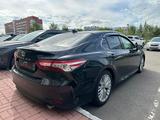 Toyota Camry 2018 года за 13 200 000 тг. в Астана – фото 4