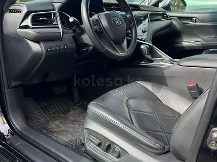 Toyota Camry 2018 года за 12 750 000 тг. в Астана – фото 15