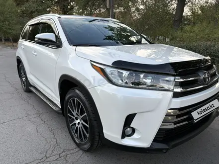 Toyota Highlander 2019 года за 21 700 000 тг. в Алматы – фото 2