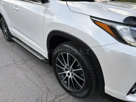 Toyota Highlander 2019 года за 21 700 000 тг. в Алматы – фото 7