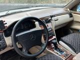 Mercedes-Benz E 320 1998 года за 1 300 000 тг. в Астана – фото 4