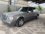 Mercedes-Benz E 220 1993 года за 3 500 000 тг. в Тараз – фото 2