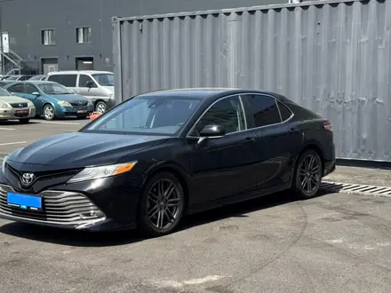 Toyota Camry 2020 года за 8 420 000 тг. в Алматы