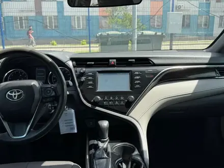 Toyota Camry 2020 года за 8 420 000 тг. в Алматы – фото 14