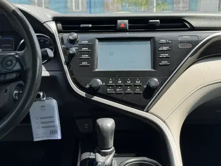Toyota Camry 2020 года за 8 420 000 тг. в Алматы – фото 16