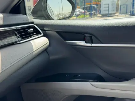 Toyota Camry 2020 года за 8 420 000 тг. в Алматы – фото 19