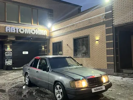 Mercedes-Benz E 200 1989 года за 1 150 000 тг. в Алматы – фото 4