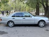 Mercedes-Benz E 230 1995 года за 1 500 000 тг. в Караганда – фото 4