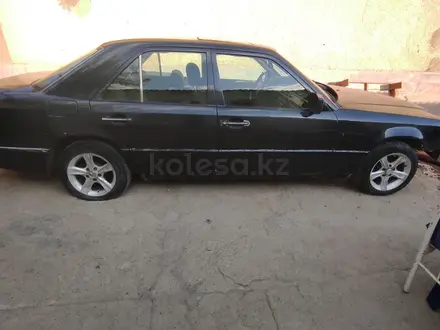 Mercedes-Benz E 200 1990 года за 500 000 тг. в Туркестан – фото 4