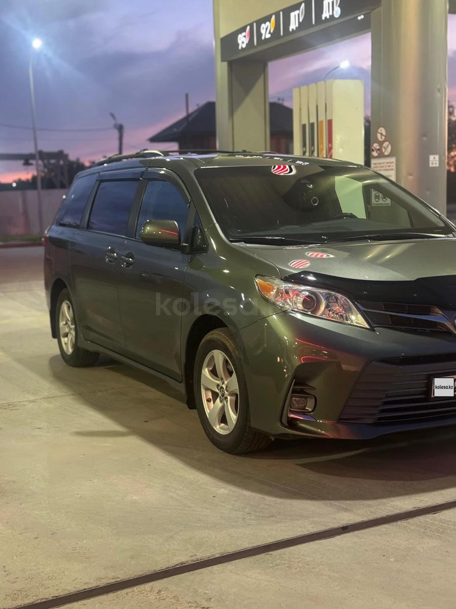 Toyota Sienna 2019 г.