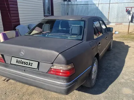 Mercedes-Benz E 320 1992 года за 1 350 000 тг. в Сатпаев – фото 3