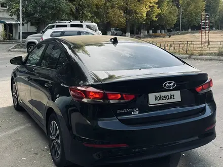 Hyundai Elantra 2017 года за 4 100 000 тг. в Уральск – фото 5