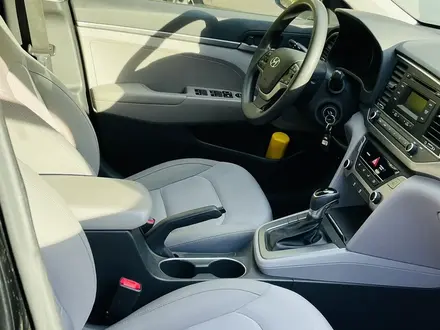 Hyundai Elantra 2017 года за 4 100 000 тг. в Уральск – фото 8