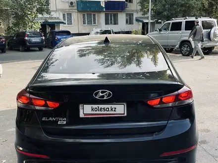 Hyundai Elantra 2017 года за 4 100 000 тг. в Уральск – фото 6