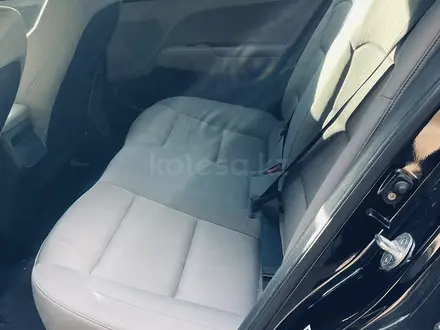 Hyundai Elantra 2017 года за 4 100 000 тг. в Уральск – фото 9