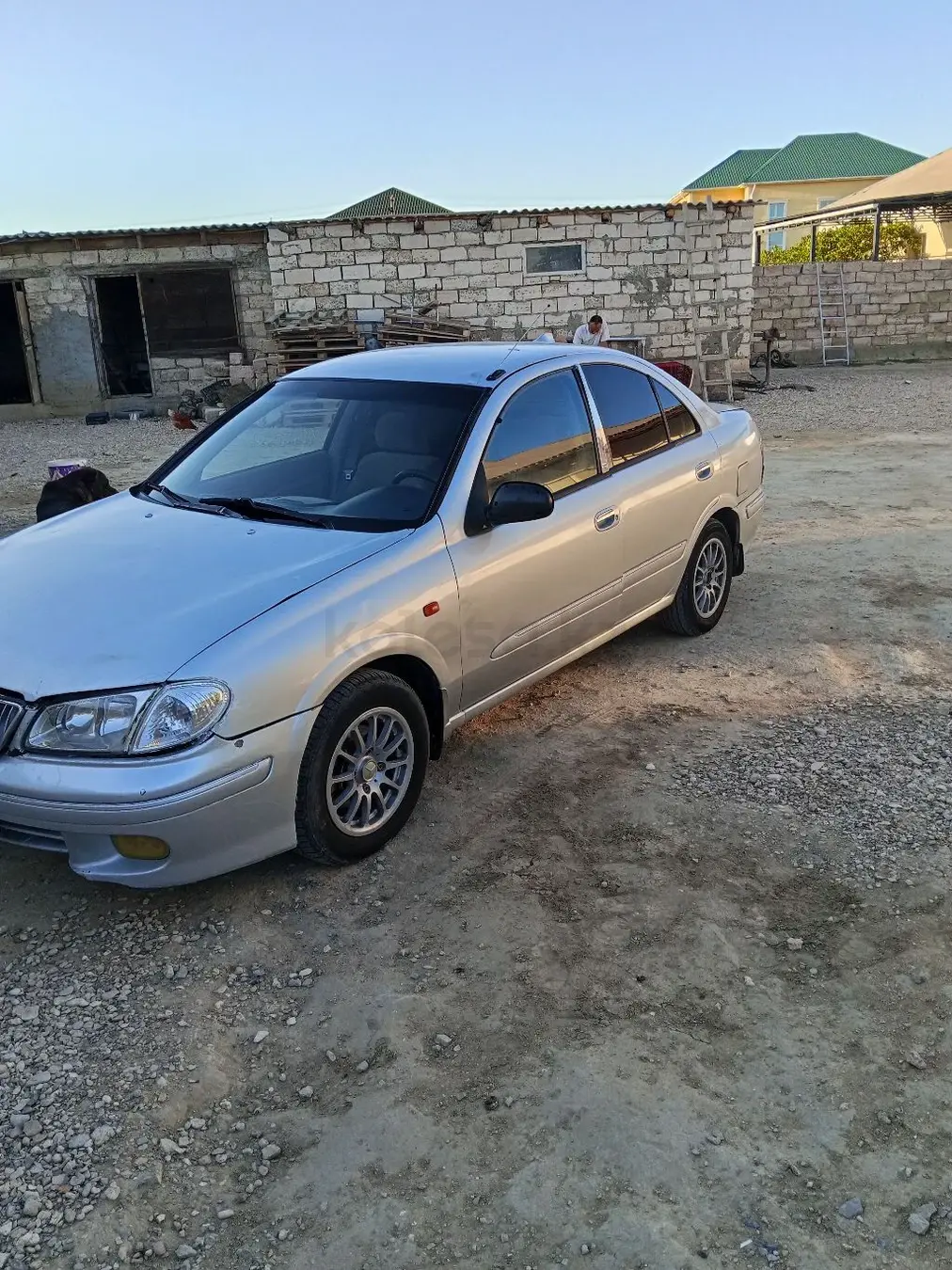 Nissan Sunny, 2002