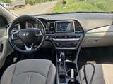 Hyundai Sonata 2018 года за 6 200 000 тг. в Уральск – фото 5