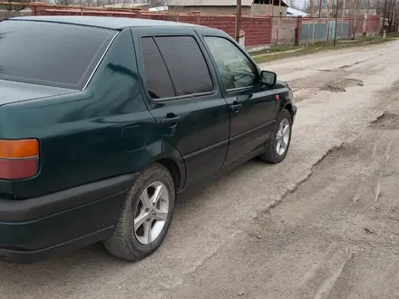 Volkswagen Vento 1995 года за 1 700 000 тг. в Кордай – фото 4