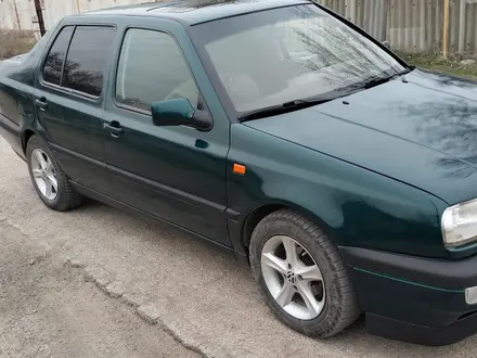 Volkswagen Vento 1995 года за 1 700 000 тг. в Кордай – фото 5