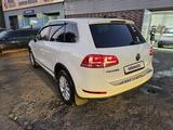 Volkswagen Touareg 2010 года за 9 900 000 тг. в Алматы – фото 4