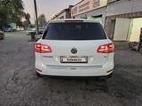 Volkswagen Touareg 2010 года за 9 900 000 тг. в Алматы – фото 5