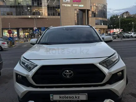 Toyota RAV4 2020 года за 14 000 000 тг. в Астана
