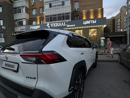 Toyota RAV4 2020 года за 14 000 000 тг. в Астана – фото 3