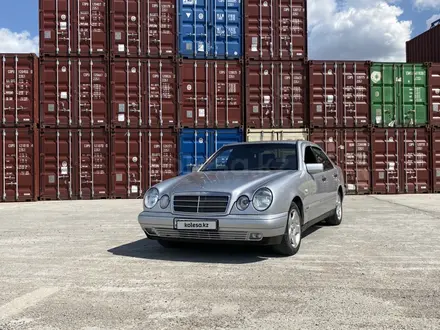 Mercedes-Benz E 230 1997 года за 2 350 000 тг. в Караганда – фото 2