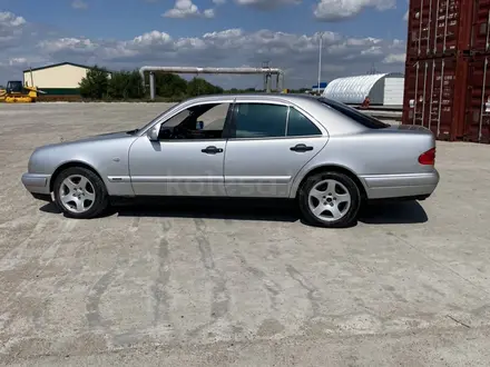 Mercedes-Benz E 230 1997 года за 2 350 000 тг. в Караганда – фото 11