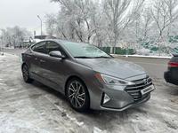 Hyundai Elantra 2018 годаfor8 500 000 тг. в Алматы