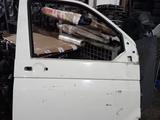 Дверь передняя правая фольксваген Т5 за 105 000 тг. в Караганда