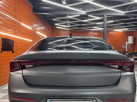 Kia K5 2025 года за 13 800 000 тг. в Астана – фото 6
