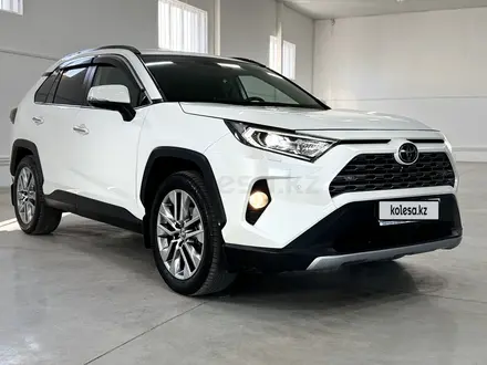 Toyota RAV4 2020 года за 13 900 000 тг. в Караганда