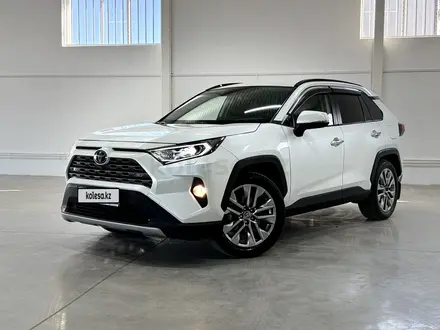 Toyota RAV4 2020 года за 13 900 000 тг. в Караганда – фото 2
