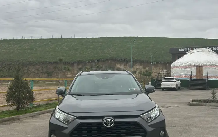 Toyota RAV4 2019 года за 8 800 000 тг. в Алматы