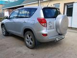 Toyota RAV4 2006 годаүшін7 300 000 тг. в Актобе – фото 4