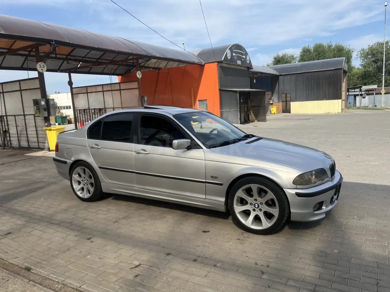 BMW 3 Series, 2001