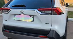 Toyota RAV4 2021 года за 15 000 000 тг. в Костанай – фото 2