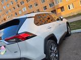 Toyota RAV4 2021 года за 15 000 000 тг. в Костанай